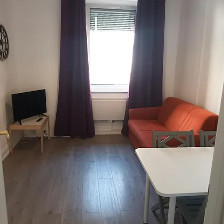 Entier Au Rdc - Ideal Pour Travailleurs Ou Voyageurs En Famille Jusqu A 5 *